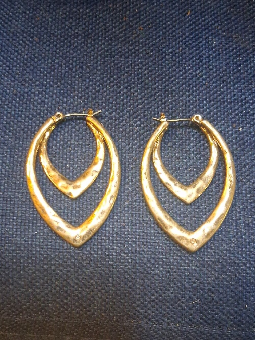 Vintage Gold Double Chevron Hoop Earrings - Women Jewelry - Picture 3 of 3